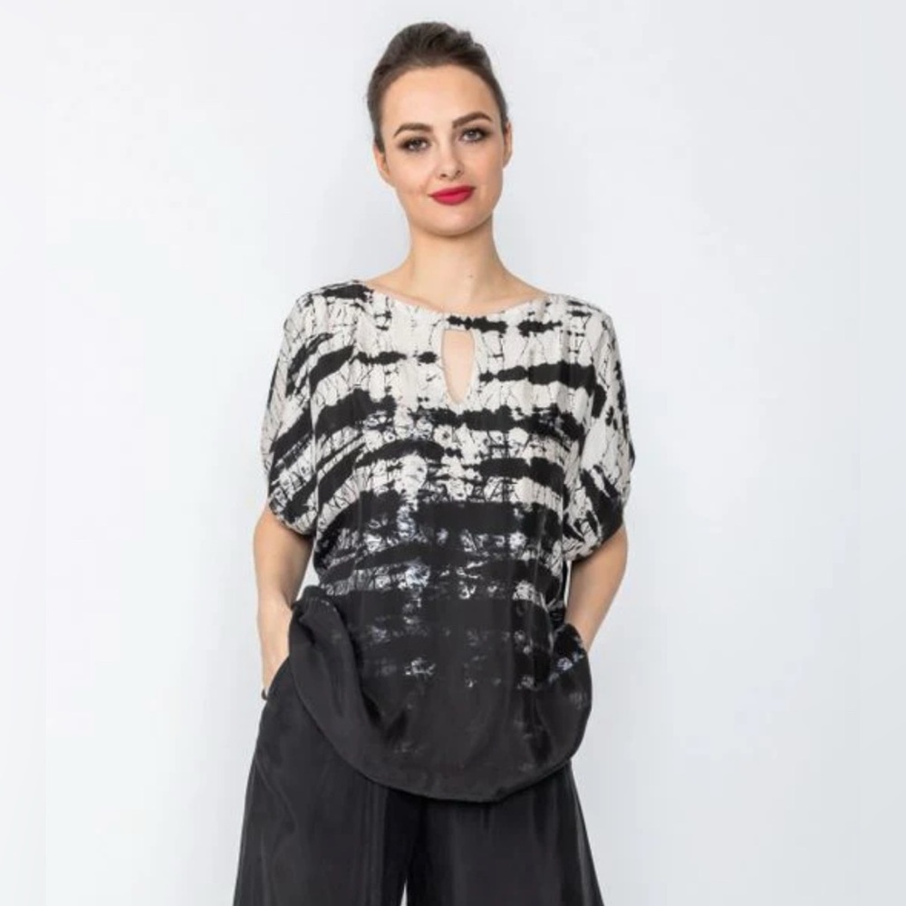IC COLLECTION Black and White Keyhole Tunic